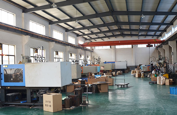 余姚市万圣电冰箱配件厂 匠心锻造门配件的专业力量